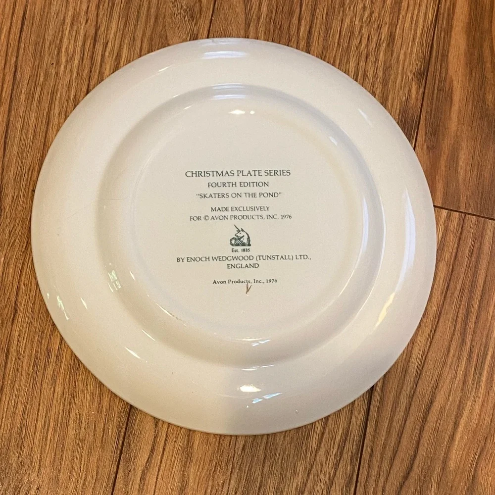 Vintage Avon 1975 Christmas plate